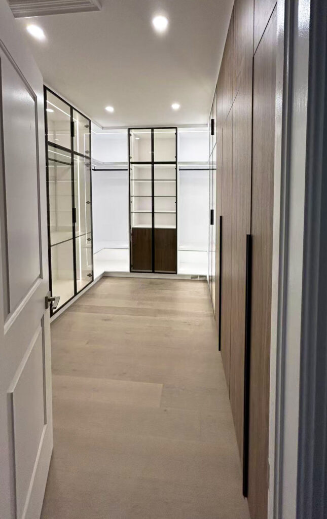 Closet-glass door vs wood tone