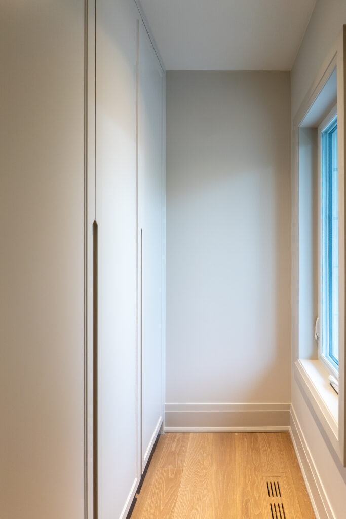 Closet with hidden handles-MDF painting