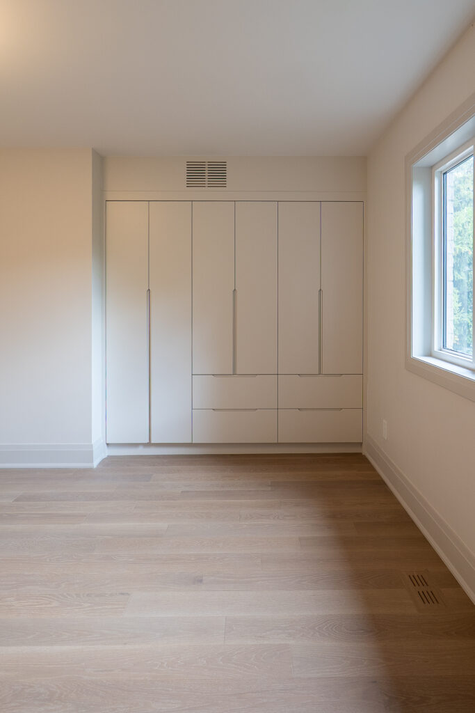 Closet with hidden handles-MDF painting