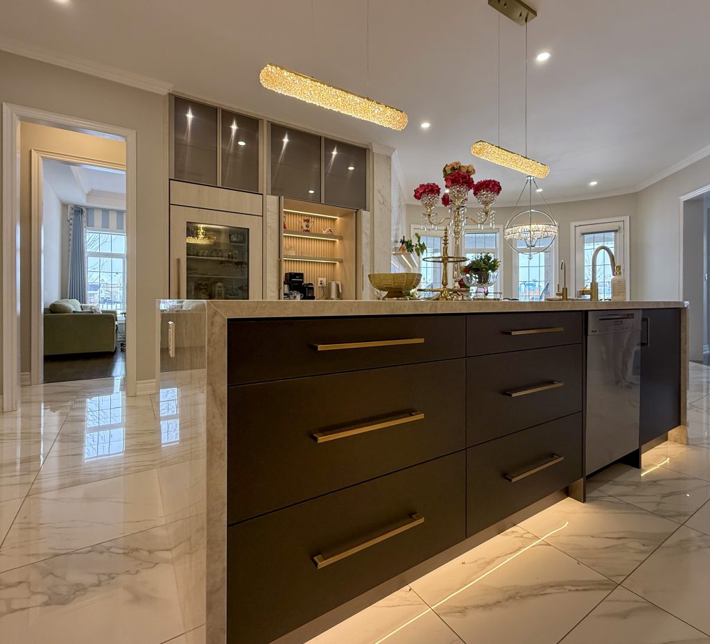 Kitchen-Wood Tone vs Cashmere Gold